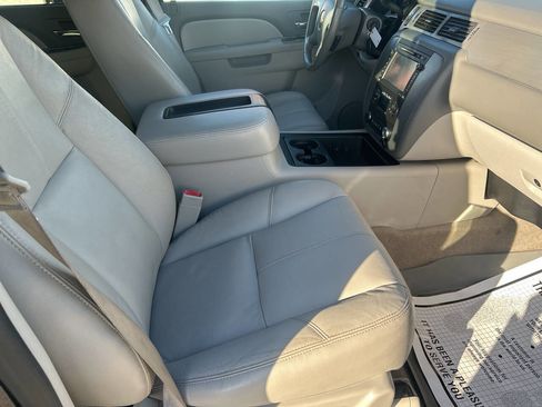 Used 2014 Chevrolet Suburban LT image 23