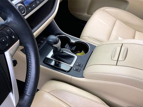 Used 2014 Toyota Highlander XLE image 16