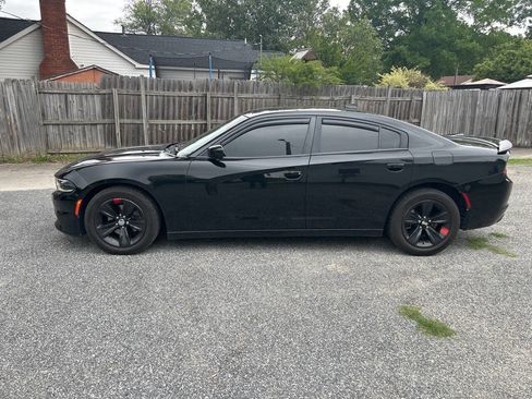 Used 2016 Dodge Charger SXT RWD image 4