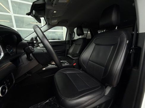 Used 2023 Ford Explorer Limited AWD/4WD image 6