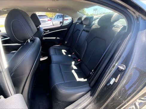 Used 2025 Genesis G70 2.5T image 19