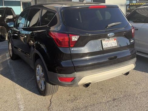Used 2019 Ford Escape SE FWD image 3