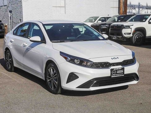 Used 2023 Kia Forte LXS FWD image 3