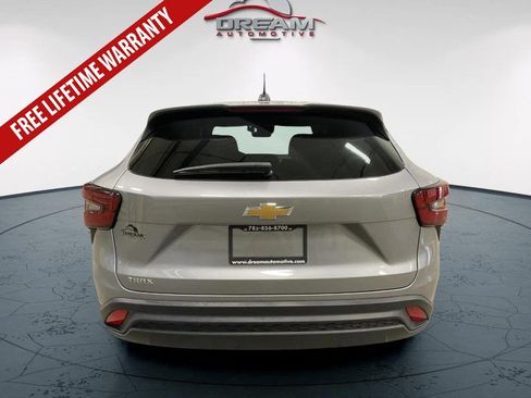 Used 2024 Chevrolet Trax LS FWD image 16