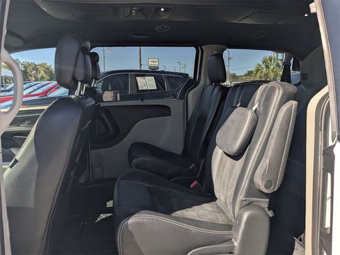 Used 2019 Dodge Grand Caravan SXT w/ Driver Convenience Group image 15