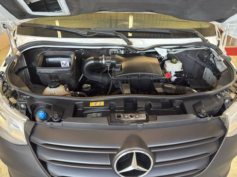 Used 2019 Mercedes-Benz Sprinter 2500 image 25