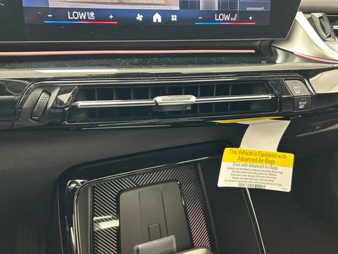 Used 2025 BMW X1 xDrive28i w/ Convenience Package image 17