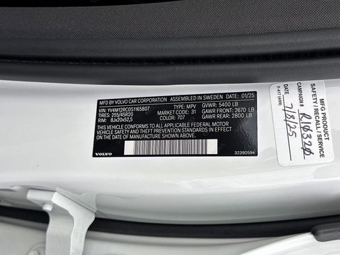 Certified 2025 Volvo XC60 B5 Plus image 33