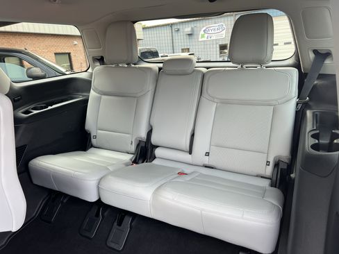 Used 2025 Ford Expedition Platinum AWD/4WD image 24