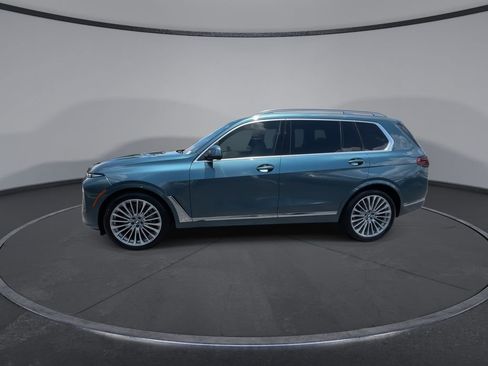 Used 2025 BMW X7 xDrive40i w/ Premium Package AWD/4WD image 4