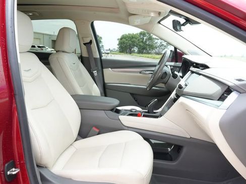 Used 2021 Cadillac XT5 Premium Luxury FWD image 17