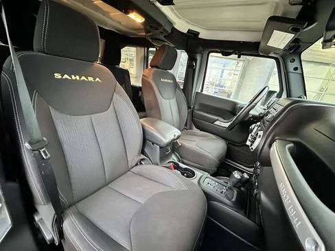 Used 2014 Jeep Wrangler Unlimited Sahara w/ Connectivity Group image 18