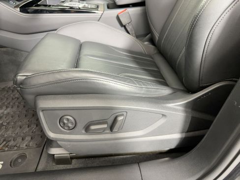 Certified 2025 Audi Q5 2.0T Premium Plus w/ Premium Plus Package image 12