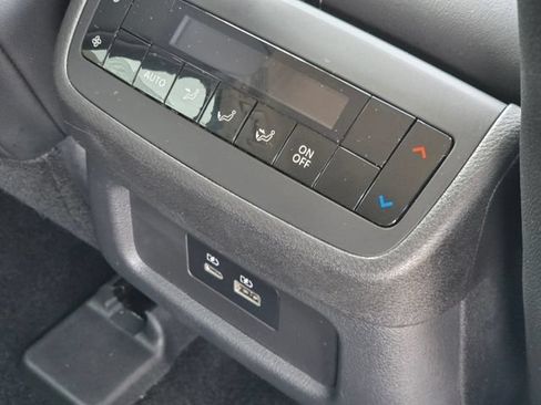 Used 2022 Nissan Pathfinder SL AWD/4WD image 29