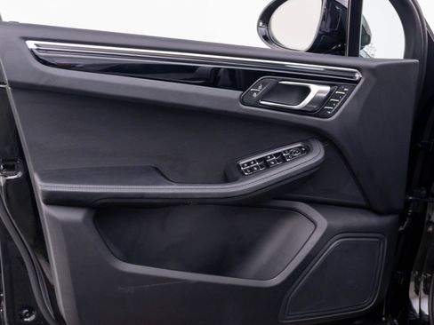 Certified 2026 Porsche Macan AWD/4WD image 14