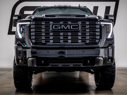 Used 2024 GMC Sierra 2500 Denali Ultimate AWD/4WD image 3