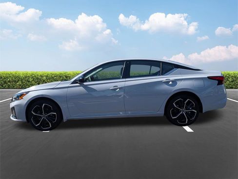 Used 2025 Nissan Altima 2.5 SR image 7