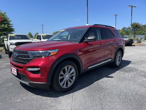 Used 2023 Ford Explorer XLT w/ Equipment Group 202A RWD image 9