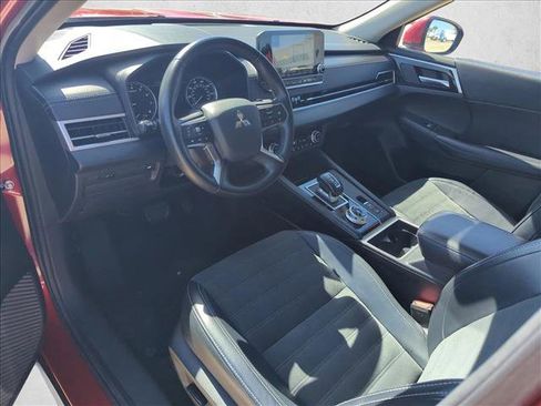 Used 2024 Mitsubishi Outlander SE image 10