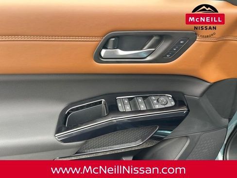 New 2026 Nissan Pathfinder Platinum image 16