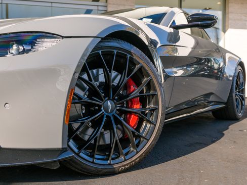 Used 2023 Aston Martin V8 Vantage Coupe image 40