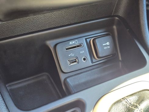 Used 2016 Jeep Cherokee Latitude FWD image 12