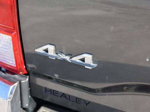 Used 2017 Toyota Tacoma SR5 w/ Tow Package image 11