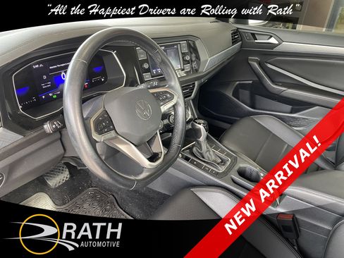 Used 2022 Volkswagen Jetta SE FWD image 12