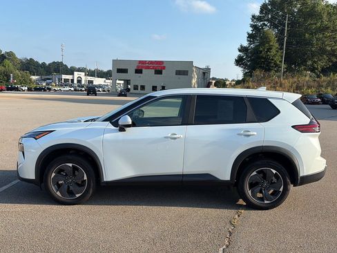Used 2025 Nissan Rogue SV FWD image 5