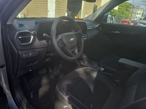 Used 2025 Chevrolet TrailBlazer LT AWD/4WD image 7