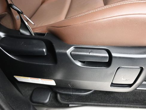 Used 2018 Toyota Sienna Limited image 41