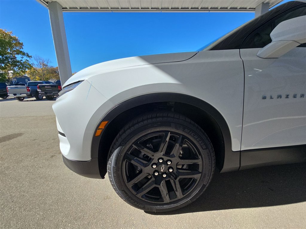 New 2026 Chevrolet Blazer LT w/ Convenience Package AWD/4WD image 32