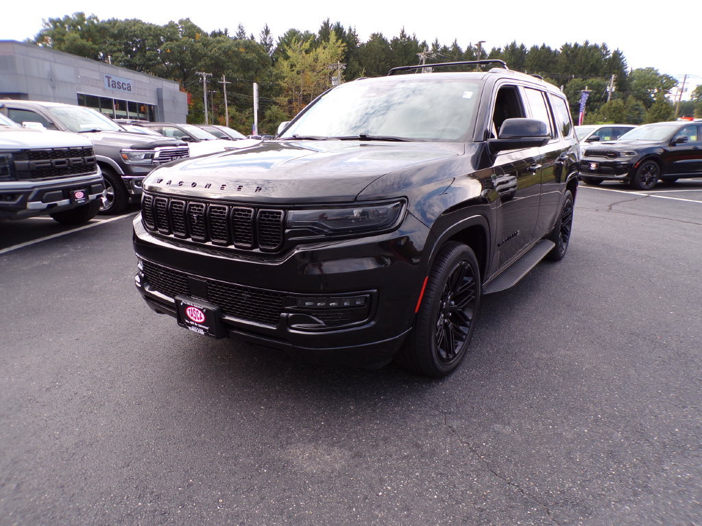 Used 2022 Jeep Wagoneer Series III AWD/4WD image 2