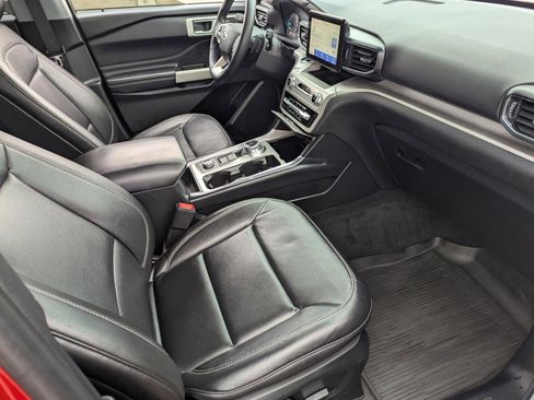Used 2020 Ford Explorer XLT w/ Equipment Group 202A image 13