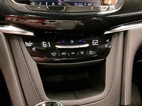 Used 2024 Cadillac XT6 Sport w/ Technology Package AWD/4WD image 31