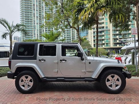 Used 2008 Jeep Wrangler Unlimited Sahara w/ Dual Top Group image 4