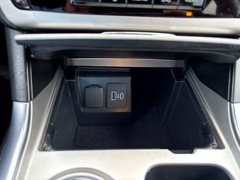 Used 2021 Ford Explorer XLT w/ Equipment Group 202A image 29