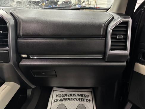 Used 2019 Ford Expedition Platinum image 31