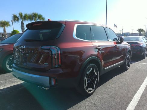 Certified 2023 Kia Telluride EX w/ EX Captain's Chair Package image 11