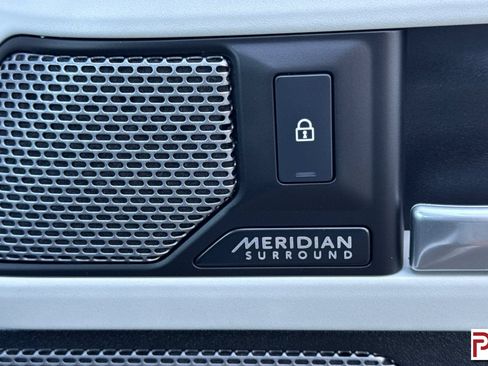 Used 2023 Land Rover Defender 90 X-Dynamic SE AWD/4WD image 21