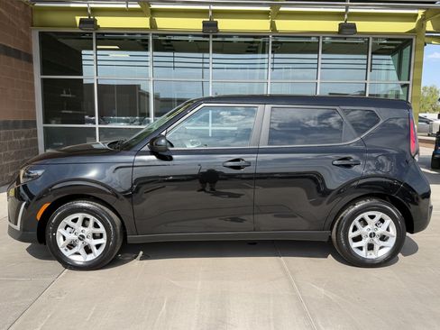 Used 2025 Kia Soul S FWD image 7