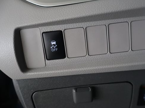 Used 2018 Toyota Sienna LE image 18