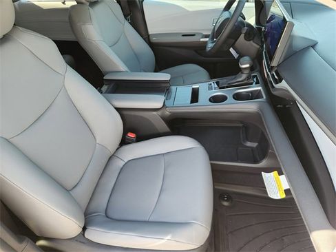 New 2026 Toyota Sienna XLE image 10
