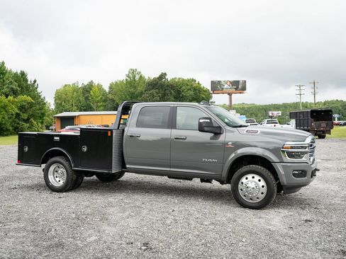New 2026 RAM 4500 4x4 Crew Cab DRW w/ Laramie Trim Package image 27