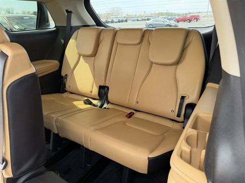 Used 2024 Kia Carnival LX FWD image 12
