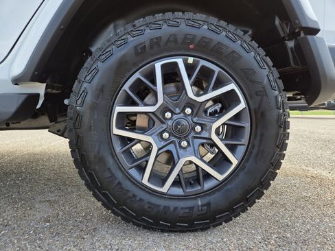 New 2026 Jeep Wrangler Unlimited Sahara AWD/4WD image 9