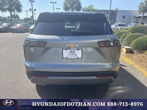 Used 2026 Chevrolet Equinox LT FWD image 3
