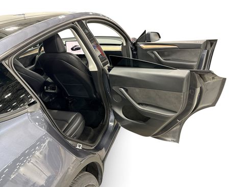Certified 2022 Tesla Model Y Long Range AWD/4WD image 12