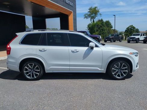 Used 2019 Volvo XC90 T5 Momentum w/ Multimedia Package AWD/4WD image 3