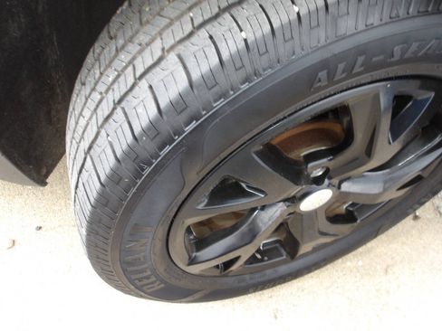 Used 2018 Chevrolet Equinox Premier FWD image 42
